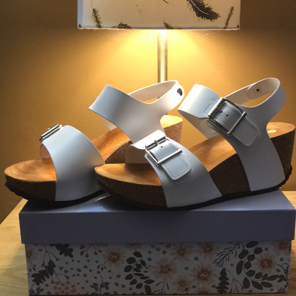 Sophia Milano white wedges